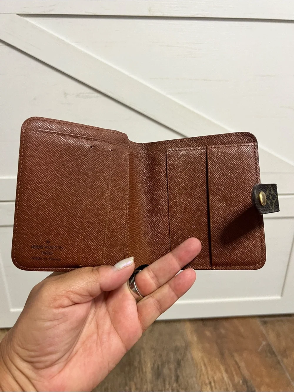 Louis Vuitton Monogram Compact Bifold Wallet - Excellent Condition